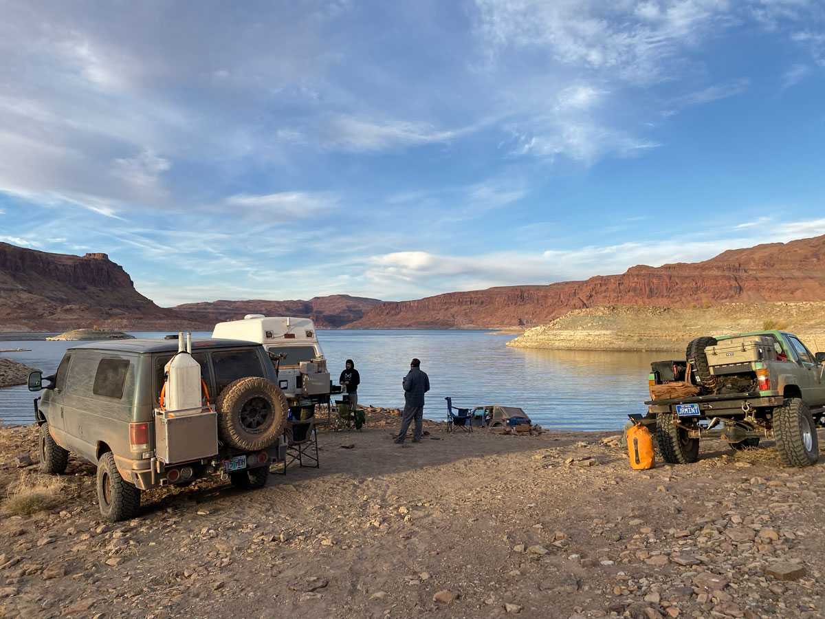 A group of rigs at Lake Powell